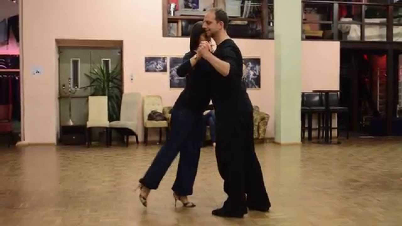 Susanne Opitz & Rafael Busch: Tangolesson torso leading trad Tango