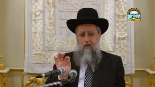 הרב דוד יוסף – חשיבות העזרה בבית לפני פסח | חיוב הנשים באמירת ההגדה