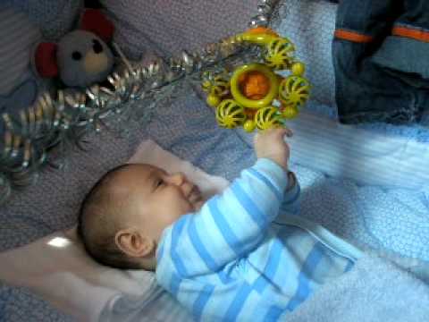 Beba Nikola Z - U krevetcu, sa zveckama...