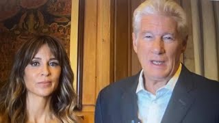 Il video di Richard Gere e dalla moglie Alejandra per appoggiare «TuttiContano», il censimento de...