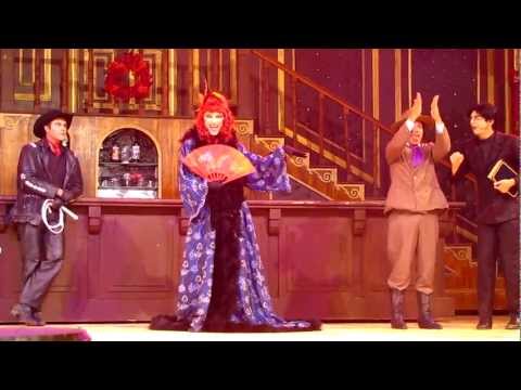 Musical "O Sonho do Cowboy" - Claudio Rizzih interpreta Madame Margot (Aqui No Saloon)