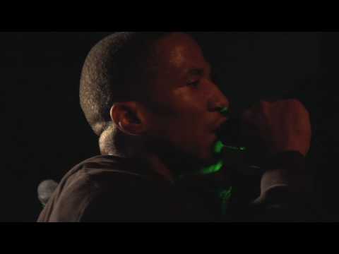 Qtip Performs Live with Kanye West and Consequence Check the Rhyme and Gettin Up 2