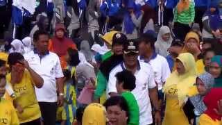 preview picture of video '9.700 Warga Senam Bersama, Meriahkan HUT Karanganyar Ke 97'