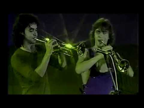 BANDA METALURGIA - LÁ EM GUAYAQUIL / SAMBA DA VOLTA AO BERNÔ