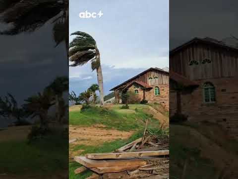 Vendaval de mais de 80 km/h deixa casa parcialmente destelhada no interior do RS