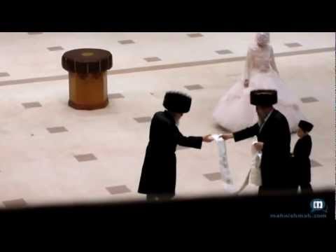 Mitzvah Tantz With Skvere Rebbe