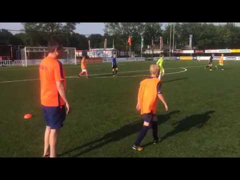 Patrick Loenen traint de JO13 deel 2