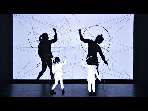 Η κληρονομιά του Bauhaus στην τέχνη της επιτέλεσης: η εκδήλωση "Space, Movement, and the Technological Body: A Tribute to the Bauhaus" [Χώρος, κίνηση και το τεχνολογικό σώμα: φόρος τιμής στο Μπάουχαους] (Harvard Graduate School of Design, 2019) συνδύασε προβολές και επιτελέσεις σπουδαστών/σπουδαστριών με βάση την κίνηση, από μάθημα των [[#Krzysztof Wodiczko [Κριστόφ Βοντίτσκο]#]] και [[#Ani Liu [Άνι Λιου]#]]. Το ερώτημα του εργαστηρίου σκηνής του Oskar Schlemmer, δηλαδή η σχέση του ανθρώπινου σώματος με τον γεωμετρικό χώρο και τα τεχνητά του προσαρτήματα, επανατίθεται εδώ μέσω ψηφιακών και φορητών τεχνολογιών.