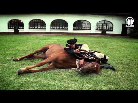 A jó LaciBetyár - Esik eső (Official Music Video)