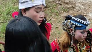 Download lagu Isna Puspita & Inces Popy wangsul bareng dalang Cantik Angkruk Logawa mp3