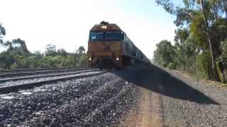 preview picture of video 'Syd to Melb Freight train Victoria NR Class locomtives with Mud Holes'