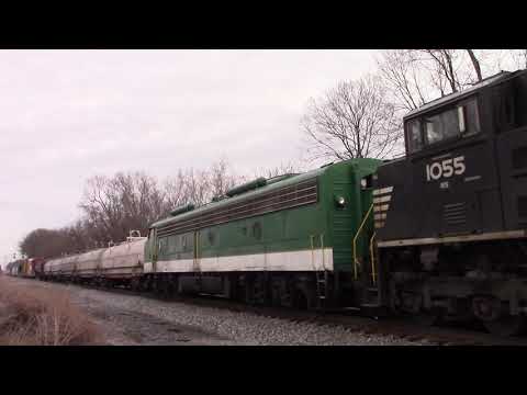 NORFOLK SOUTHERN EMD SD70ACE Southbound Mix Freight W/Southern EMD E8 Unit