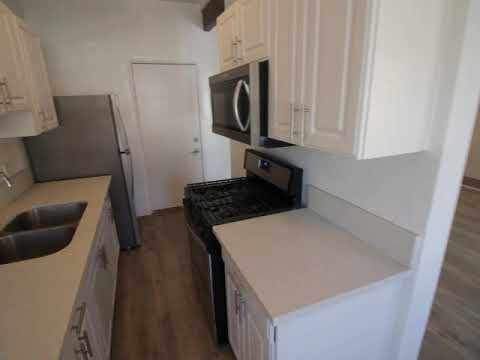 PL9766 - Hollywood Upper Level Studio for Rent!