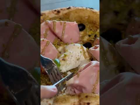 Cheat day #cheatday #pizza #napolitana #napolipizza #mortadella #pistachio