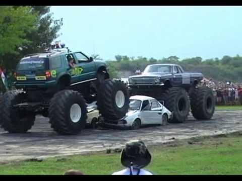 NAAF - usacar.hu - Bigfoot autótaposás