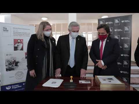 El Gobernador y el Presidente matasellaron la emisión postal del Bicentenario de la muerte de Güemes