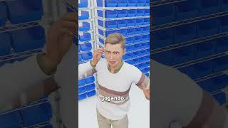 Um segurança arrancou o óculos de realidade virtual do meu rosto