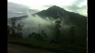 preview picture of video 'Embun pagi di Gunung Rakutak'