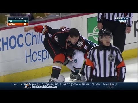 Joe Pavelski vs Ben Lovejoy Oct 26, 2014