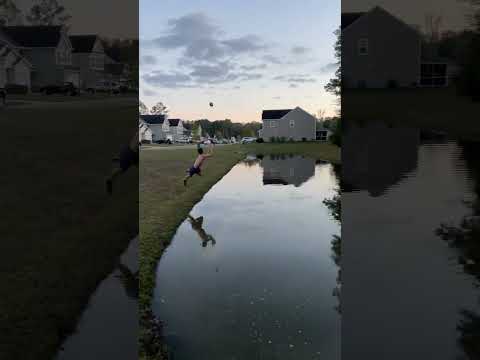 These Gators can’t guard me😤🏈 #football #trickshot #catch #throw #alligator #pond