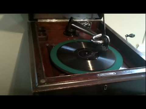 Louis Armstrong - Blueberry Hill on Victrola XI Phonograph