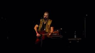 Steve Earle & the Dukes - The Girl on the Mountain