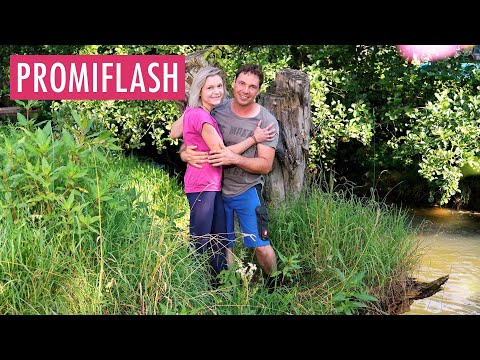 Bauer Manfred und Susanne kommen sich bei Bootrennen näher