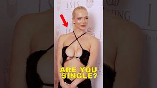Rose BbygirlRoos SincerelyRoos & Amber Karis Bassick Model Red Carpet Interview Isis Fashion Awards