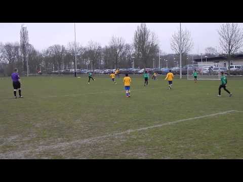 Maar dan levert een DSO aanval het eerste doelpunt op: 0-1.