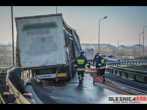 31.03.2017- Ciężarówka rozbiła się na S8