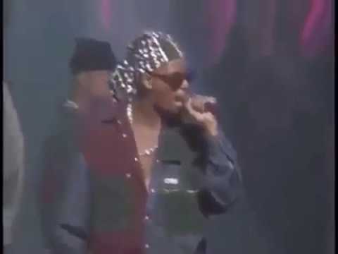 R. Kelly Recruiting 18 year-old girls "To Play House" During Concert!