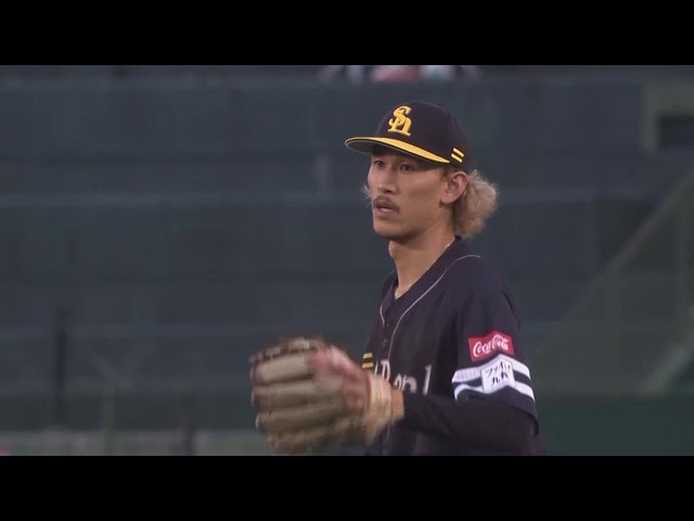 【5回裏】ライト前への打球に飛び込みキャッチ!! ホークス・三森大貴の軽快な守備!!  2023年8月27日 東北楽天ゴールデンイーグルス 対 福岡ソフトバンクホークス