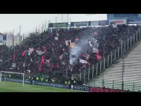 Il saluto del foggia calcio ai 4000 tifosi presenti a parma