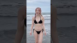 ビキニでジャンプしまくる裏アカ女子