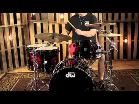 DW Drums Red Granite Skulls Over Black Red Sparkle Base - Red Cracks With Black Nickel Hardware