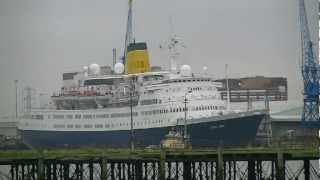 preview picture of video 'Saga Ruby being towed from City Cruise Terminal for repairs 8th Jan 2013'