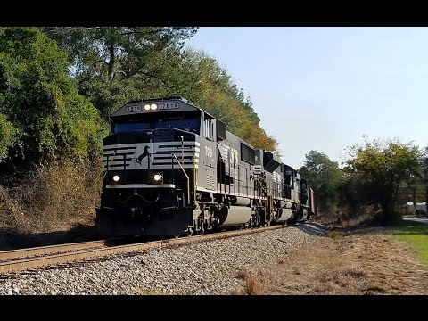 NS 931 (Candy Cane Herzog Ballast train) coming around the curve