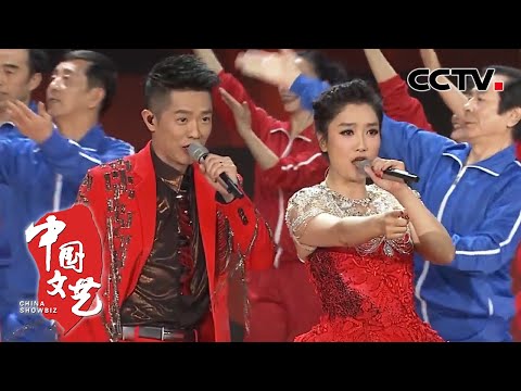 2015央视春晚歌曲《最炫小苹果》 表演者：筷子兄弟 凤凰传奇 北京群众艺术馆