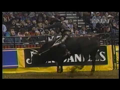 Justin McBride vs Lil Moody Blues - 00 PBR Portland (84.5 pts)