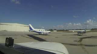 preview picture of video 'Lake Okeechobee Airport (OBE) Fly to  Landing Strip  for Lunch.'