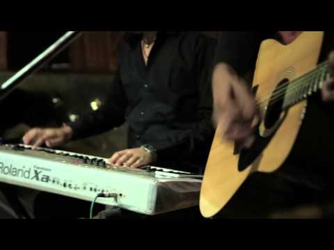 Deepak Rankawat Deepak Rankawat Performing Duet With Manisha Chakravarty @ Pump Room Mumbai