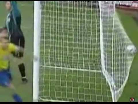 Amazing  Football / Soccer funny Scenes - LOL