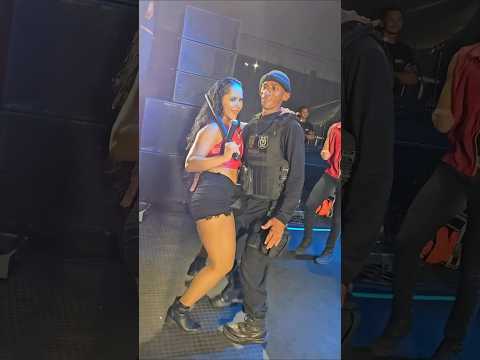 O segurança caiu no forró com Washington Brasileiro em São Miguel do Tapuio