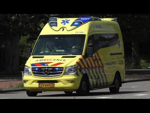 Verschillende Ambulances met spoed in Amsterdam