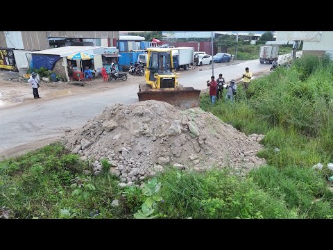 Just New Project!!Dump Trucks 6-Wheel  And D61EX KOMATSU Dozer filling Flooded land Next to the road