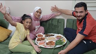 تالت يوم فرحنا????ماما طبختلى الجمبرى????وجتلى لحد شقتى????اول مره بنتى نور عينى????تاكل معايا من بعد جوازى????