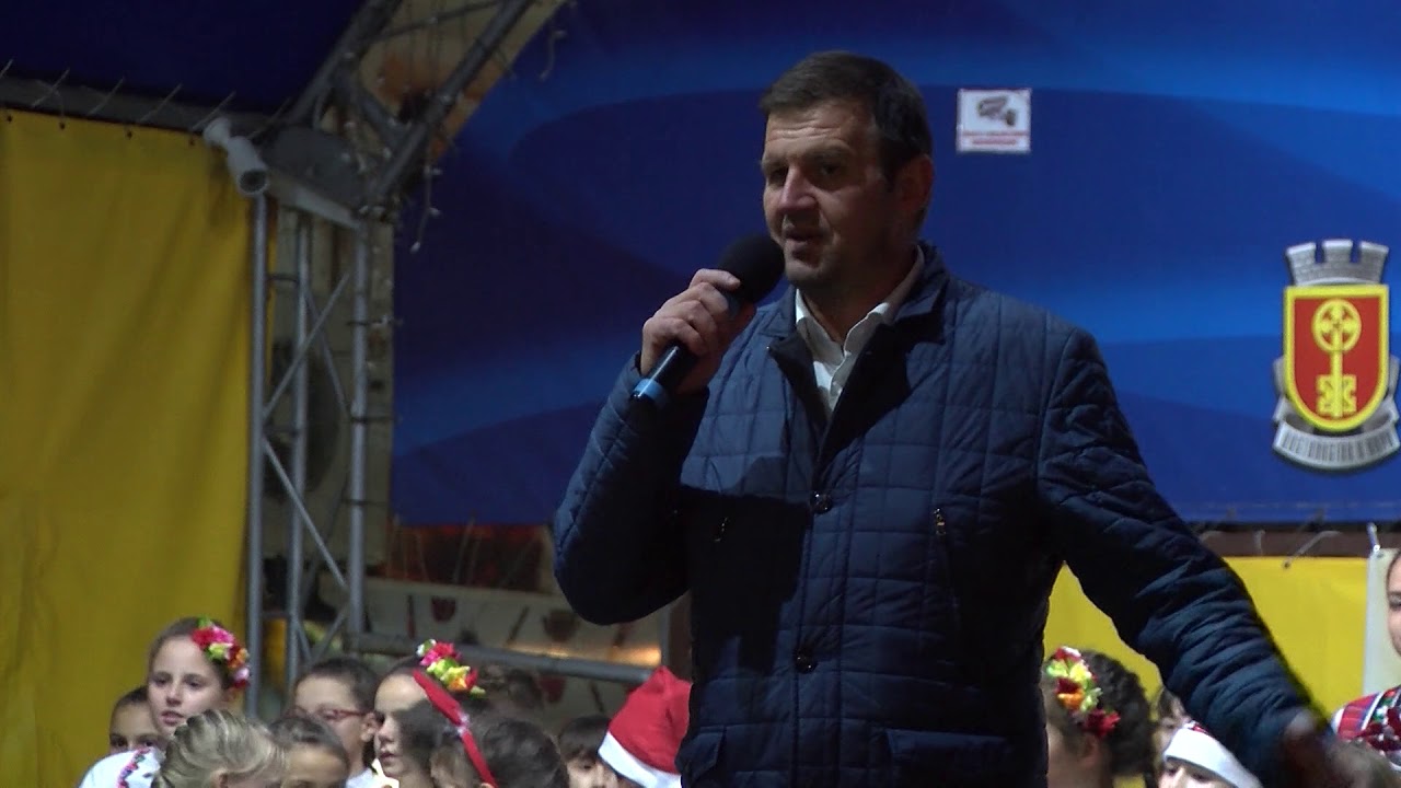 Светлините на коледната елха в Хасково бяха запалени тържествено