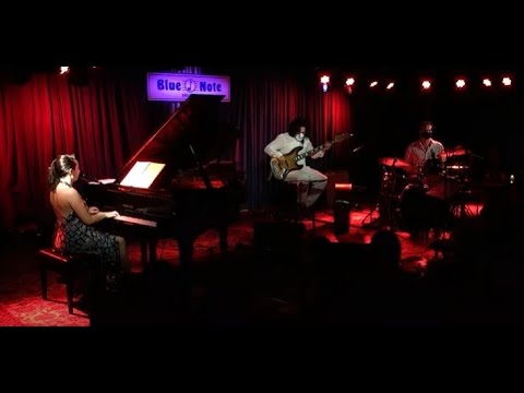 Julie Wein no Blue Note São Paulo canta Chico Buarque