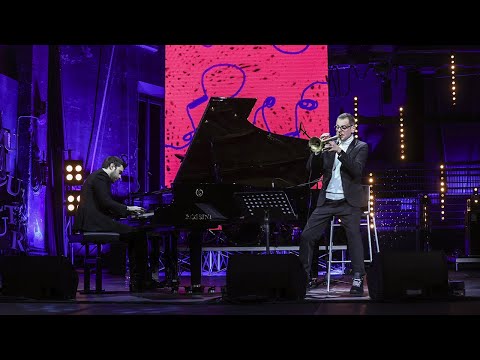 Il duo Fabrizio Bosso e Julian Oliver Mazzariello in "Allora sì" di Pino Daniele