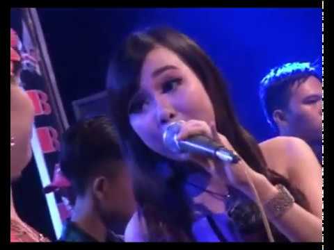 Elda Veronika vs Tuan Rumah_Menunggu (Om Putra Brawijaya Live)